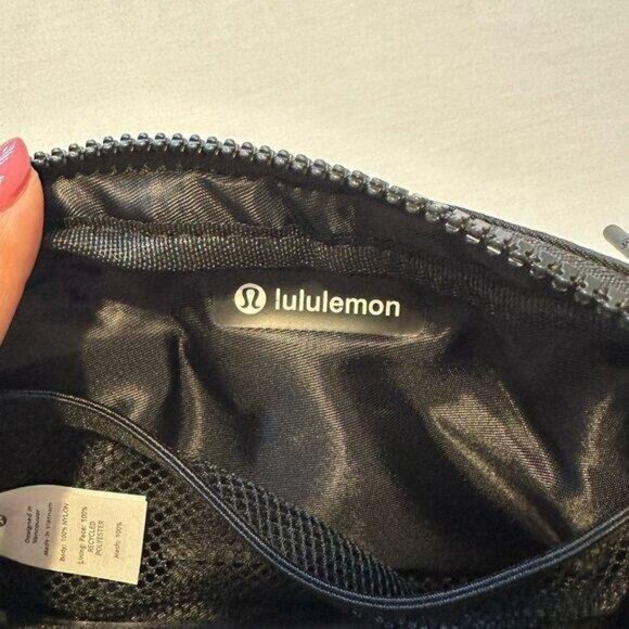 Lululemon Everywhere Belt Bag Black Crossbody Strap 1L  for Men & Women - Picture 2 of 5
